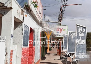 Casa con local comercial